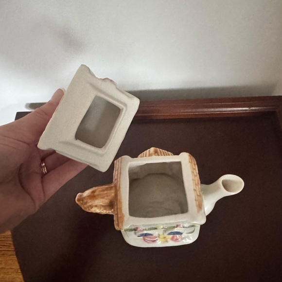 Vintage Houston Harvest Teapot Ceramic Christmas White Brick Cottage Santa 6" - Picture 5 of 5